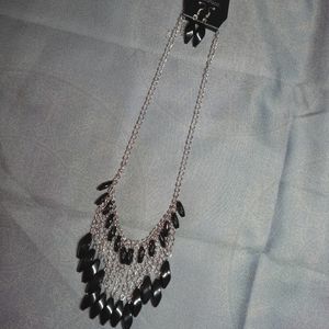 Paparazzi Black Dangly Necklace